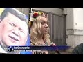 Photo Ativistas Ucranianas Urinam Em Foto Do Presidente