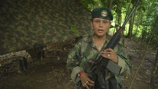 FARC: маникюр цвета хаки