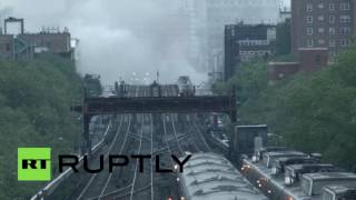 Пожар произошел в метро Нью-Йорка, движение поездов приостановлено