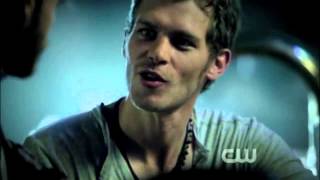 The Vampire Diaries - 3x01 - Klaus threatens a Werewolf in a bar [HD]The Vampire Diaries - 3x01 - Klaus threatens a Werewolf in a bar [HD]