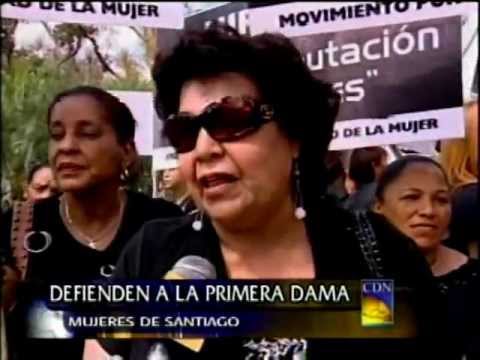 Cientos de mujeres protestan en contra de Marcos Martínez 