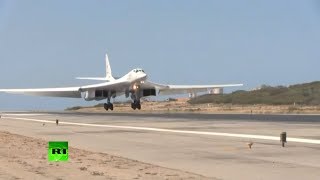 Российские стратегические ракетоносцы Ту-160 приземлились в Венесуэле — видео