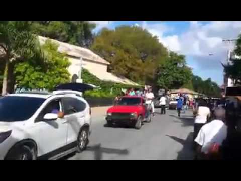 Desfile de recibimiento al cadáver de Benny Sadel en su pueblo natal Tamayo (video cortesía de de Miguel Ángel Gómez)