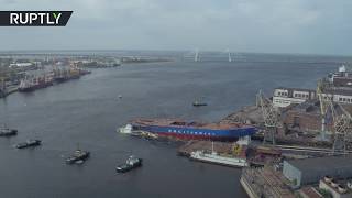 Беспилотник заснял спуск на воду ледокола «Сибирь» в Санкт-Петербурге