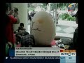 Image Seorang Pria Lukis Telur Paskah Gunakan Mulutnya