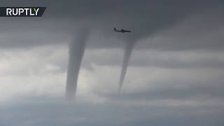 Самолёт зашёл на посадку среди торнадо в Сочи