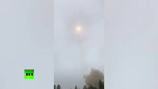 Рогозин опубликовал момент попадания молнии в ракету «Союз» (28.05.2019 10:51)