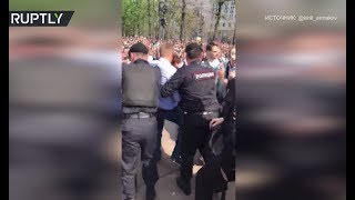 Полиция задержала Навального на несанкционированном митинге в центре Москвы