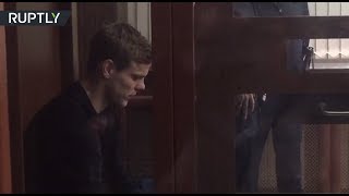 Кокорин в здании суда во время слушания по делу футболистов — видео