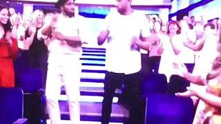 Matt Mitcham dancing with Twitch on the Ellen ShowMatt Mitcham dancing with Twitch on the Ellen Show