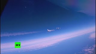 «Белые лебеди» над Чёрным морем: российские бомбардировщики Ту-22М3 выполнили плановый полёт (15.03.2019 01:12)