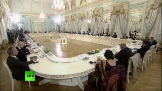 Путин проводит встречу с представителями инвестиционных сообществ на полях ПМЭФ