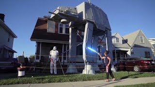 Американец установил у дома гигантскую инсталляцию по мотивам «Звёздных войн»