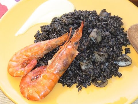 Paella de arroz negro - La Cocina de Loli Domínguez - UC5ONfXPjWgqElh0NZaRJ1tg