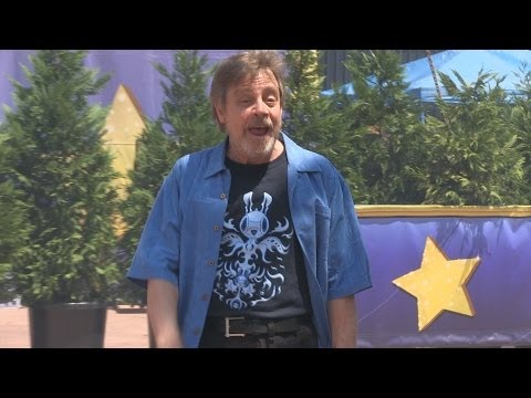 Mark Hamill greeting guests after motorcade during first visit to Star Wars Weekends - UCFpI4b_m-449cePVasc2_8g