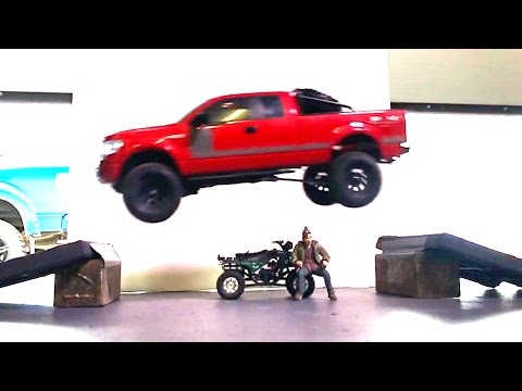 RC ADVENTURES - Modifying my Ford F-150 FX4 w/ a Roll Bar & Chase Rack - Bonus Slow Motion Jumps - UCxcjVHL-2o3D6Q9esu05a1Q