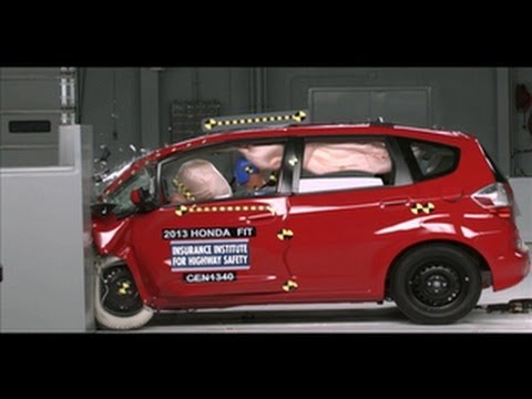 CNET On Cars - Smarter Driver: Understanding crash safety and car size - UCOmcA3f_RrH6b9NmcNa4tdg