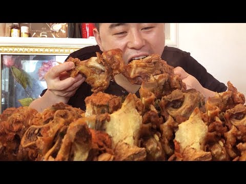 【超小厨】74元买10斤猪大骨，做一锅“酱大骨”，三个男人啃，不够吃！