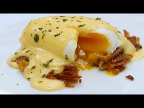 Hash Brown Benedict - Hollandaise Sauce - Poached Eggs - UCOC87AIBm2ul1metht5fY2A