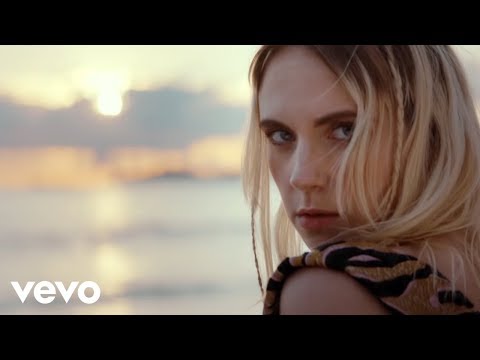 MØ - Drum (Official Video) - UCtGsfvj155zp8maBFng9hHg