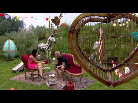 Fatboy Slim - Interview at Tomorrowland 2012 - UCsN8M73DMWa8SPp5o_0IAQQ