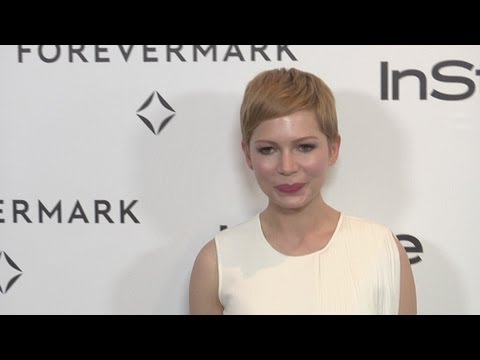 Michelle Williams Forevermark And InStyle Golden Globes 2012 Event EXCLUSIVE - UCybF_bgvjVTAPIm8HT-TNdQ