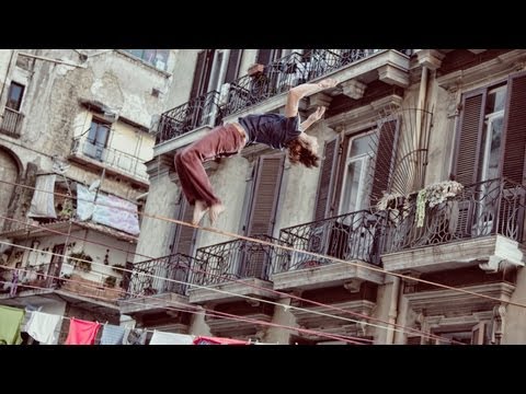 Slacklining in Naples - Red Bull Airlines 2013 - Event Recap - UCblfuW_4rakIf2h6aqANefA