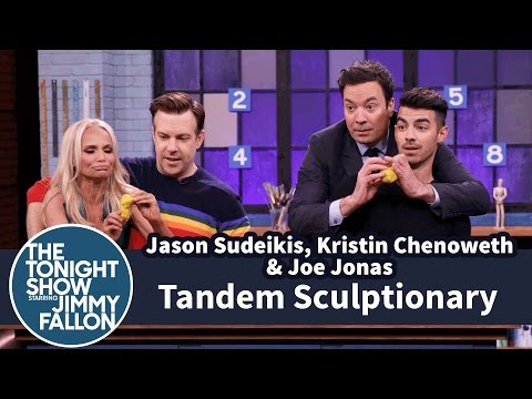 Tandem Sculptionary with Jason Sudeikis, Kristin Chenoweth and Joe Jonas - UC8-Th83bH_thdKZDJCrn88g