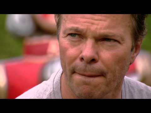 Pete Tong - Interview at Tomorrowland 2012 - UCsN8M73DMWa8SPp5o_0IAQQ