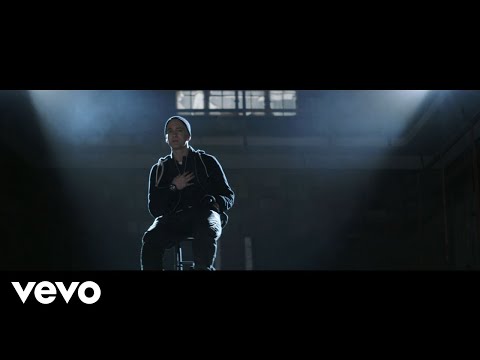 Eminem - Guts Over Fear ft. Sia - UC20vb-R_px4CguHzzBPhoyQ