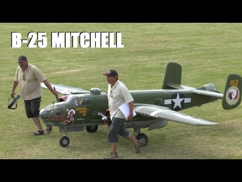 GIANT 1/3RD SCALE RC WARBIRD: B-25 MITCHELL BOMBER AT WESTON PARK MODEL AIRSHOW 2014 - UChL7uuTTz_qcgDmeVg-dxiQ