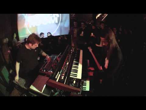 Land of Light live in the Boiler Room - UCGBpxWJr9FNOcFYA5GkKrMg