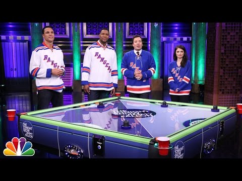 Four-Way Air Hockey with Michael Strahan, Eve Hewson and Tony Gonzalez - UC8-Th83bH_thdKZDJCrn88g