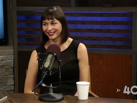 The 404 - Ep. 1440: Where we channel surf with Sadie Gennis - UCOmcA3f_RrH6b9NmcNa4tdg