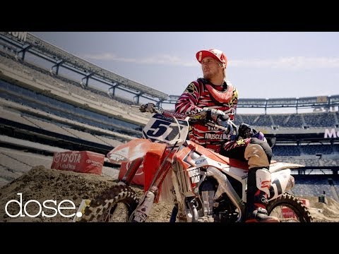 Monster Energy AMA Supercross Racing In NYC - UCsert8exifX1uUnqaoY3dqA