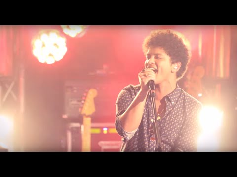 Bruno Mars - Locked out of Heaven [Live in Paris] - UCoUM-UJ7rirJYP8CQ0EIaHA