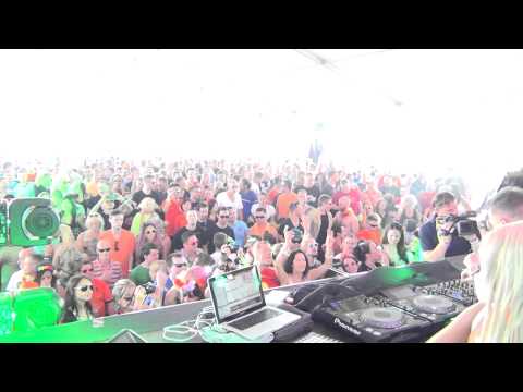 Arctic Moon (FULL LIVE SET) @ Luminosity Beach Festival 05-07-2014 - UCoYWTLuE8ne56rR0WMSjEMA