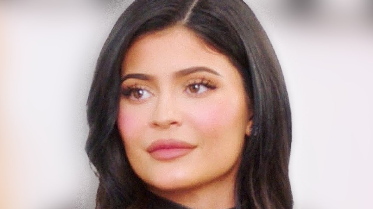 Kylie Jenner Admits She Cried ‘Nonstop For 3 Weeks’ After Son’s Birth