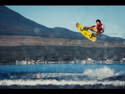 Big air wakeboarding in Japan - UCblfuW_4rakIf2h6aqANefA