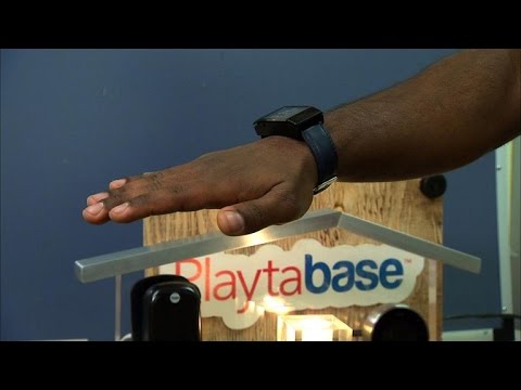 CNET News - Reemo wearable lets you unlock doors, turn up the TV with hand gestures - UCOmcA3f_RrH6b9NmcNa4tdg
