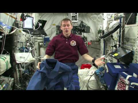 How do you wash your clothes in space? - UCIBaDdAbGlFDeS33shmlD0A