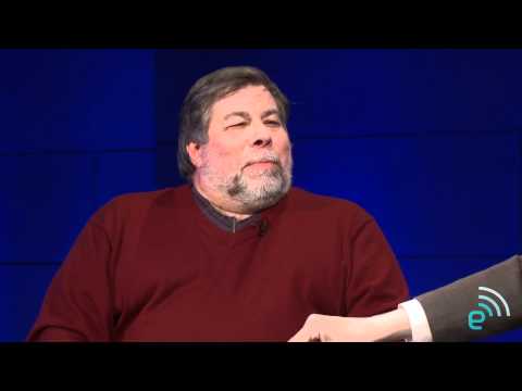 Woz on his many devices and the white iPhone 4 - The Engadget Show - UC-6OW5aJYBFM33zXQlBKPNA