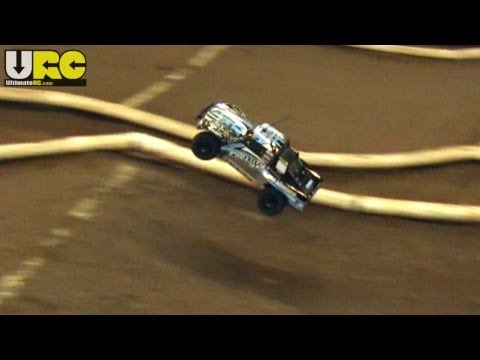 Team Associated Prolite 4x4 SC RTR on a track, STOCK - UCyhFTY6DlgJHCQCRFtHQIdw