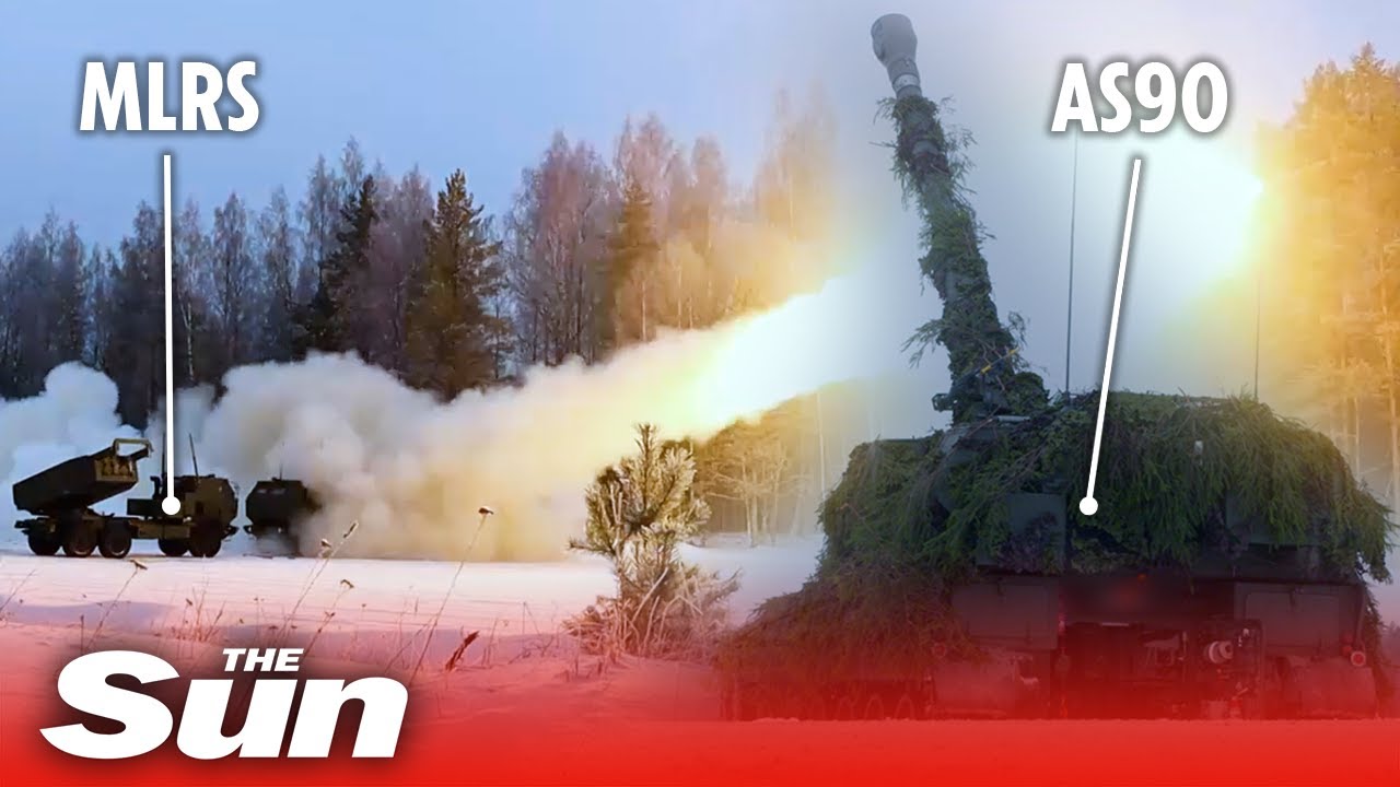 Ukraine-bound British AS90 & MLRS show-off awesome firepower, 80 miles from Russian border