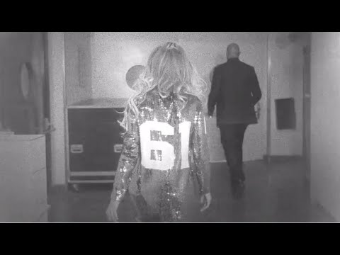 Beyoncé X10: Walk To Stage - UCuHzBCaKmtaLcRAOoazhCPA