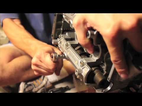 Suzuki Burgman 650 Part 7-2 Removal of engine parts - UCTs-d2DgyuJVRICivxe2Ktg