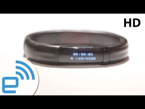 Razer's "Nabu" smart band at CES 2014 | Engadget - UC-6OW5aJYBFM33zXQlBKPNA