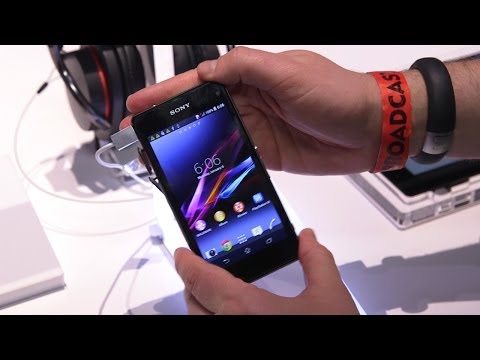 Sony Xperia Z1 Compact Hands On - CES 2014 - UCR0AnNR7sViH3TWMJl5jyxw