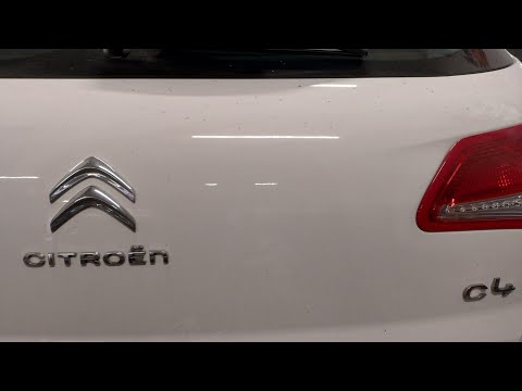 Come sostituire il filtro dell'abitacolo nella Citroen C4?
