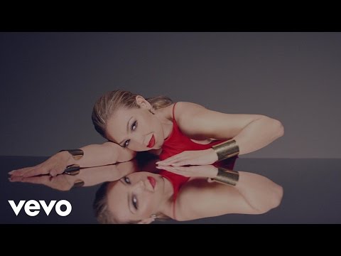 Thalía - Solo Parecía Amor (Official Video) - UCwhR7Yzx_liQ-mR4nMUHhkg